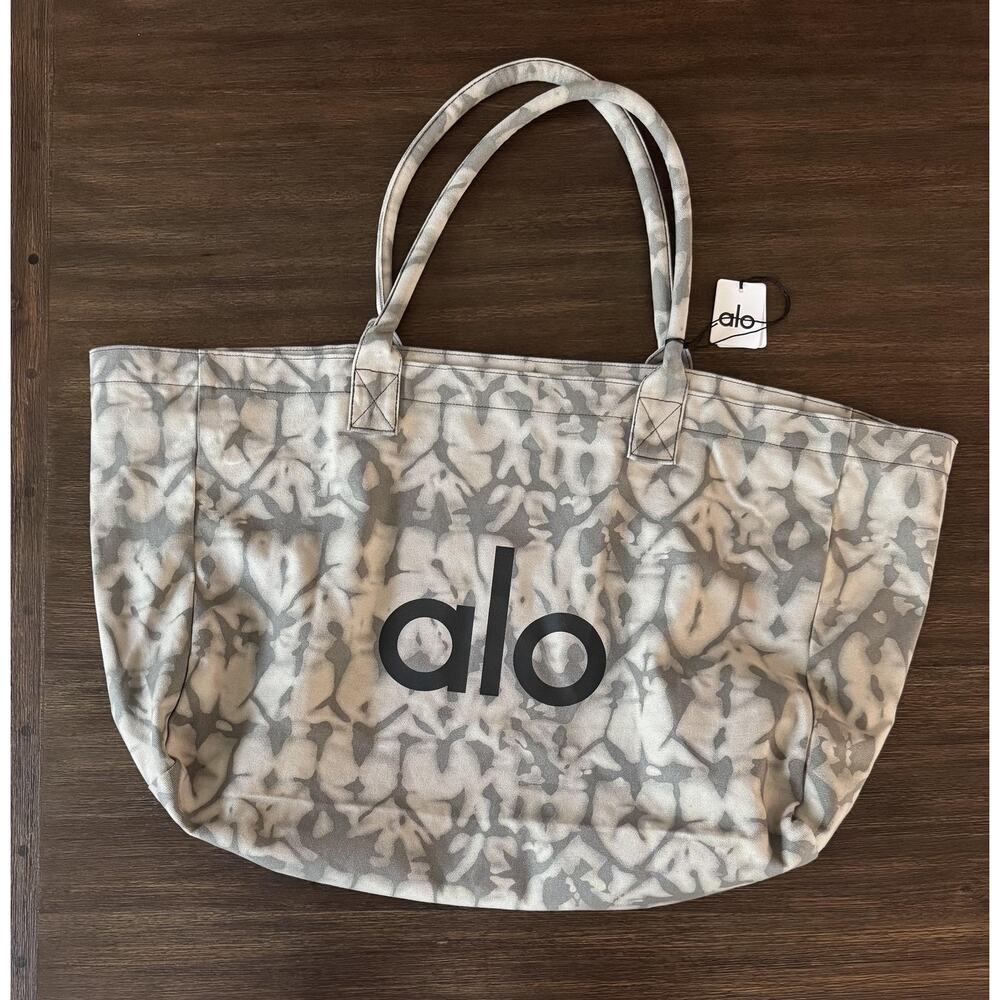 ALO Yoga Patterned Gray and White Tote